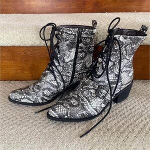 Steve Madden Black and Gray Lace Up Boots with snakeskin pattern ❤️